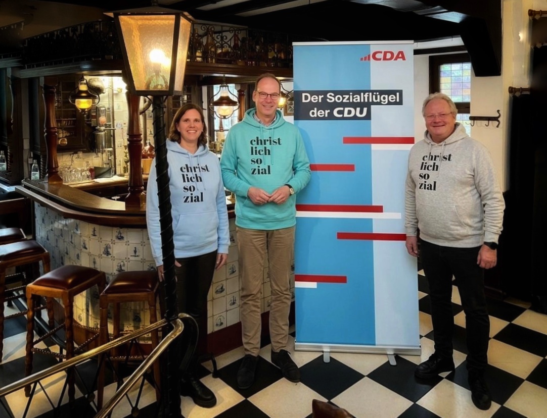 Schulterschluss f�r den S�dkreis: (v.l.n.r.) Ulrike Prott (stellv. CDA-Kreisvorsitzende und Stadtverbandsvorsitzende L�dinghausen), Valentin Merschhemke (CDA-Kreisvorsitzender) und G�nter Mondwurf (CDA Senden) bekr�ftigen beim Workshop in L�dinghausen die